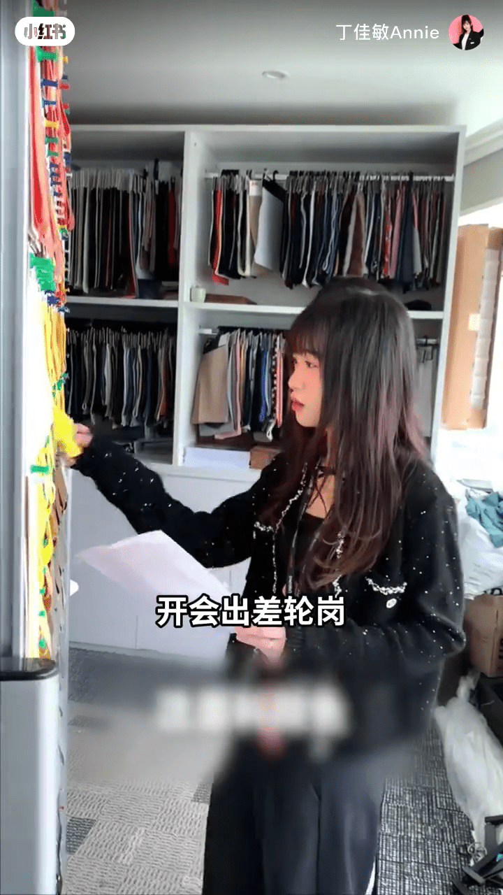 丁佳敏近年为品牌开托女子系列。 丁佳敏近年为品牌开托女子系列。
