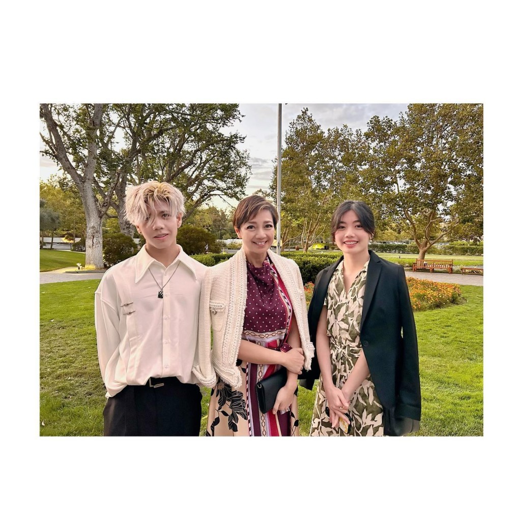 杨婉仪贴激罕贴上三母子的同框合照。 杨婉仪贴激罕贴上三母子的同框合照。