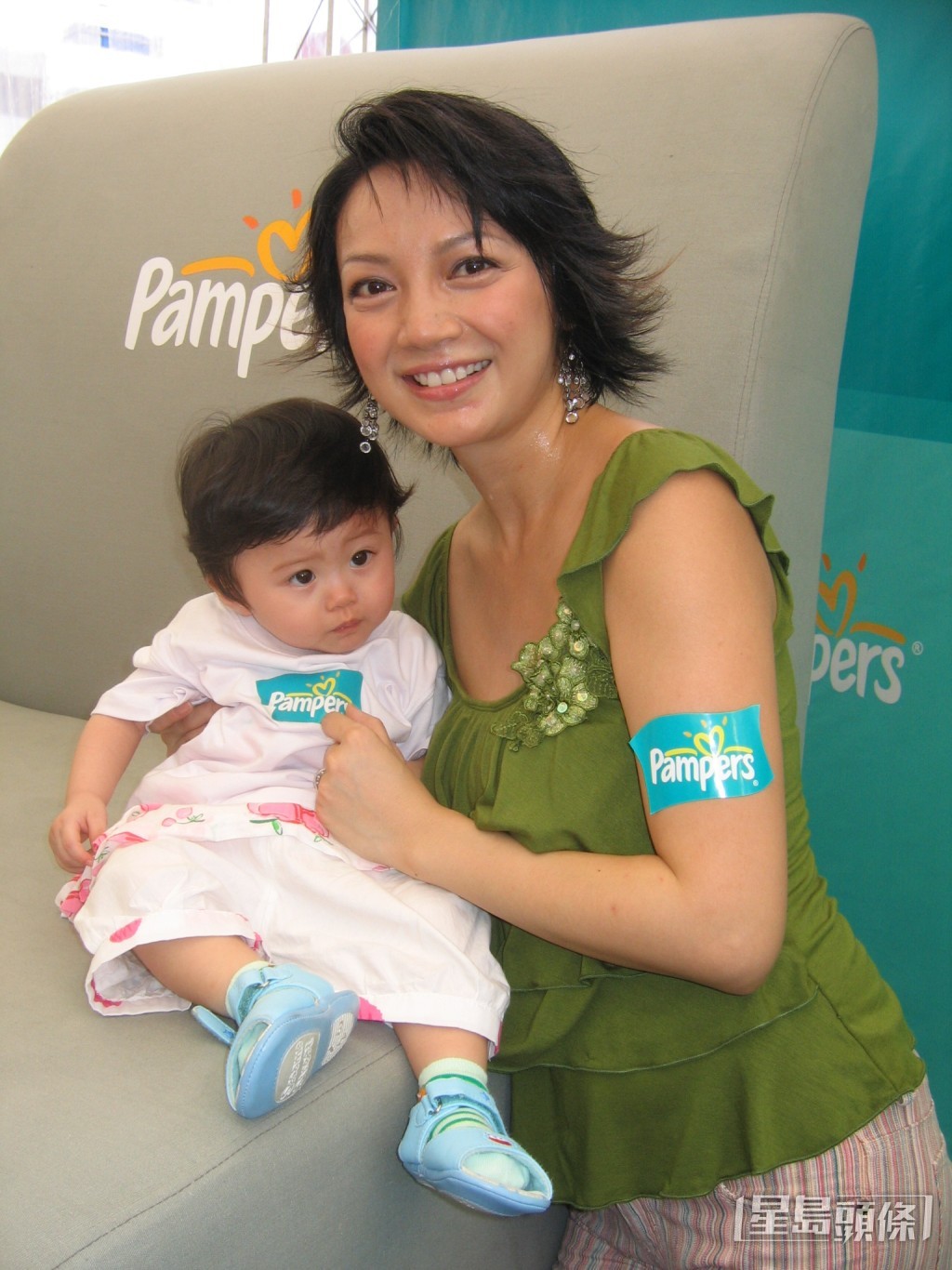 Hannah BB时期已经带着她出活动。 Hannah BB时期已经带着她出活动。