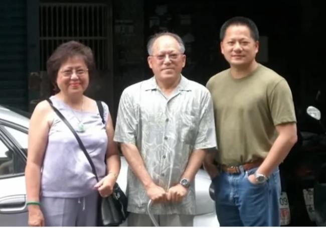 杀疯了!黄仁勋身家超1000亿,今年有望成全球首富 杀疯了!黄仁勋身家超1000亿,今年有望成全球首富