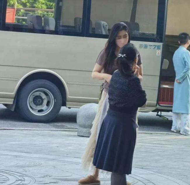 网友温哥华偶遇王祖贤，57岁超真实状态曝光&hellip;