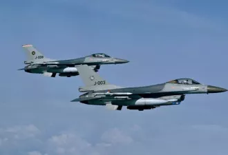 惊曝!美国菜鸟女飞行员 接下自杀任务