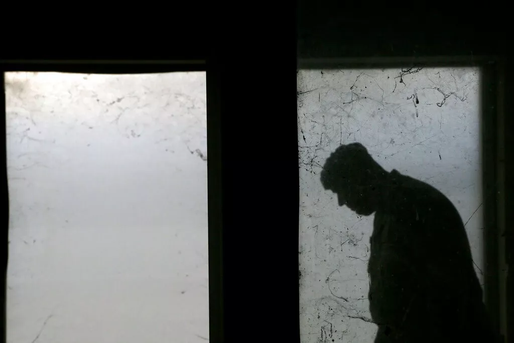 “杀猪盘”夺命!维吉尼亚82岁老人因骗局羞愧自杀