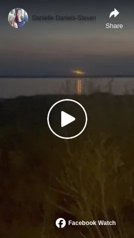 外星人?不明飞行物河面上空盘旋 加国夫妇惊呆 外星人?不明飞行物河面上空盘旋 加国夫妇惊呆