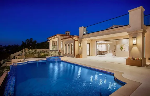 潜逃的隐秘富豪:美国豪宅上千万,往海外转移数亿