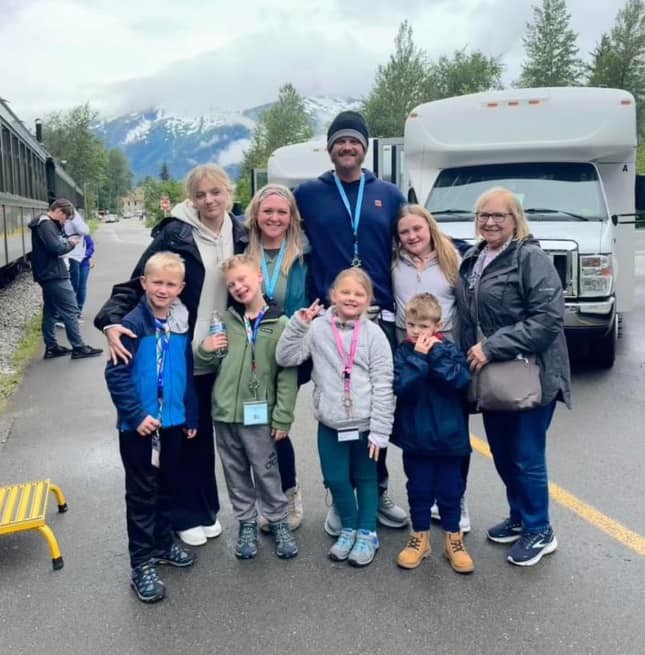 约书亚一家9人,除约书亚外,皆为老弱妇孺。(FB) 约书亚一家9人,除约书亚外,皆为老弱妇孺。(FB)