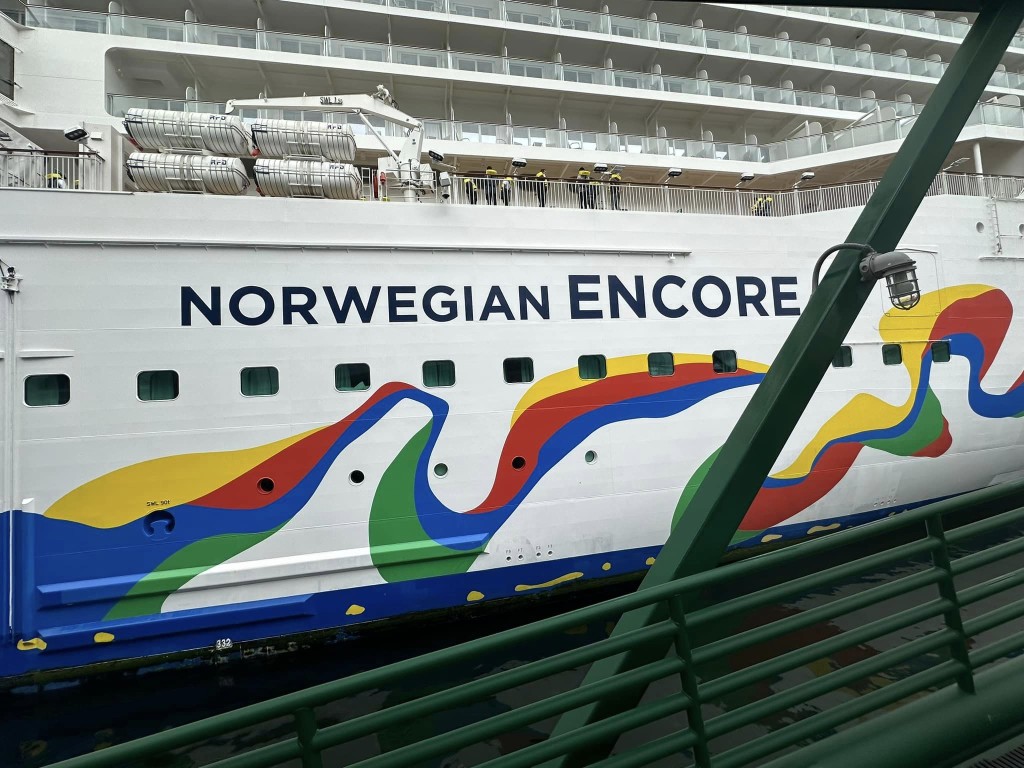 约书亚错过上船时间,他一家的护照和药物都在船上。(FB) 约书亚错过上船时间,他一家的护照和药物都在船上。(FB)