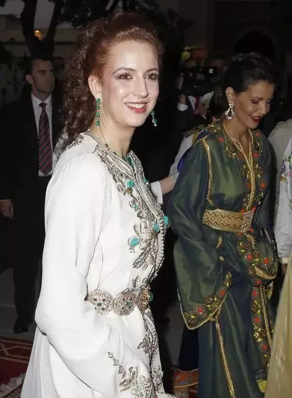 &middot;萨尔玛（左）。