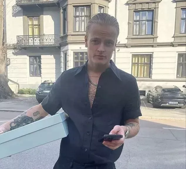 她抱着毒犯私生子嫁王储,逆天改命当王妃,没想到儿子长大五毒俱全