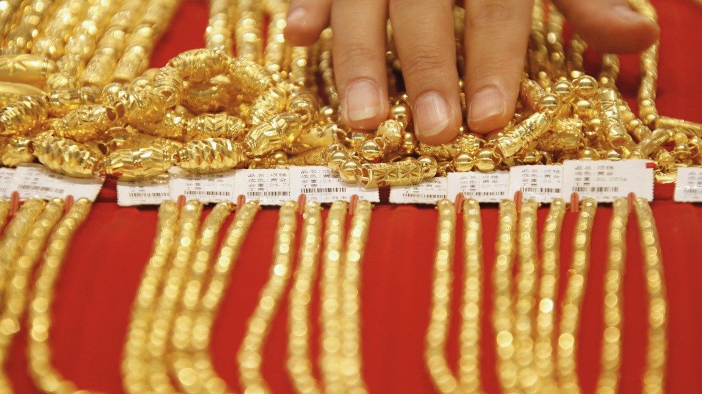 3名疑犯向拥有大量现金或黄金的人下手。 路透社示意图 3名疑犯向拥有大量现金或黄金的人下手。 路透社示意图