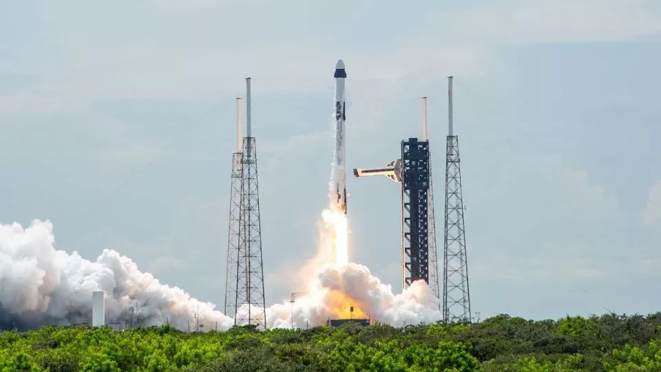SpaceX飞船前往国际空间站,将带回两名滞留宇航员