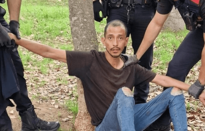 施袭男子被捕。(X@DaveAtherton20) 施袭男子被捕。(X@DaveAtherton20)