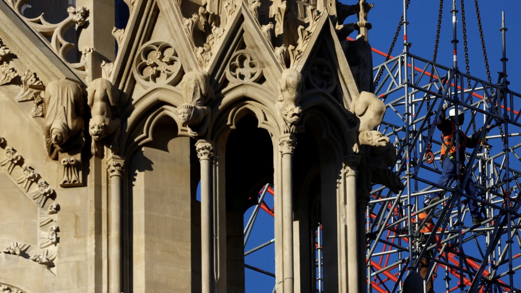 巴黎圣母院火灾后花了5年时间重建,2024年10月底,重新开放个多月前,修复工作仍在继续。 路透社 巴黎圣母院火灾后花了5年时间重建,2024年10月底,重新开放个多月前,修复工作仍在继续。 路透社