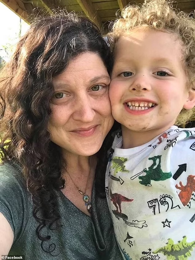 凯瑟琳与儿子奥利弗。网图 凯瑟琳与儿子奥利弗。网图