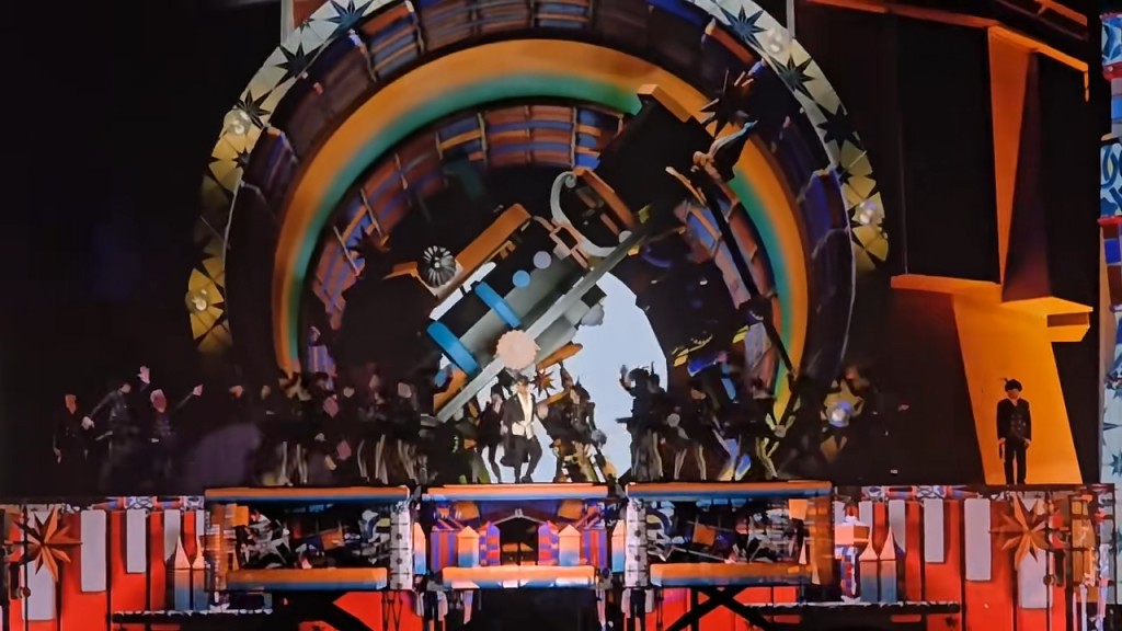 郭富城在堕台后,很快便回到台上又唱又跳,尽显天王专业态度。 郭富城在堕台后,很快便回到台上又唱又跳,尽显天王专业态度。