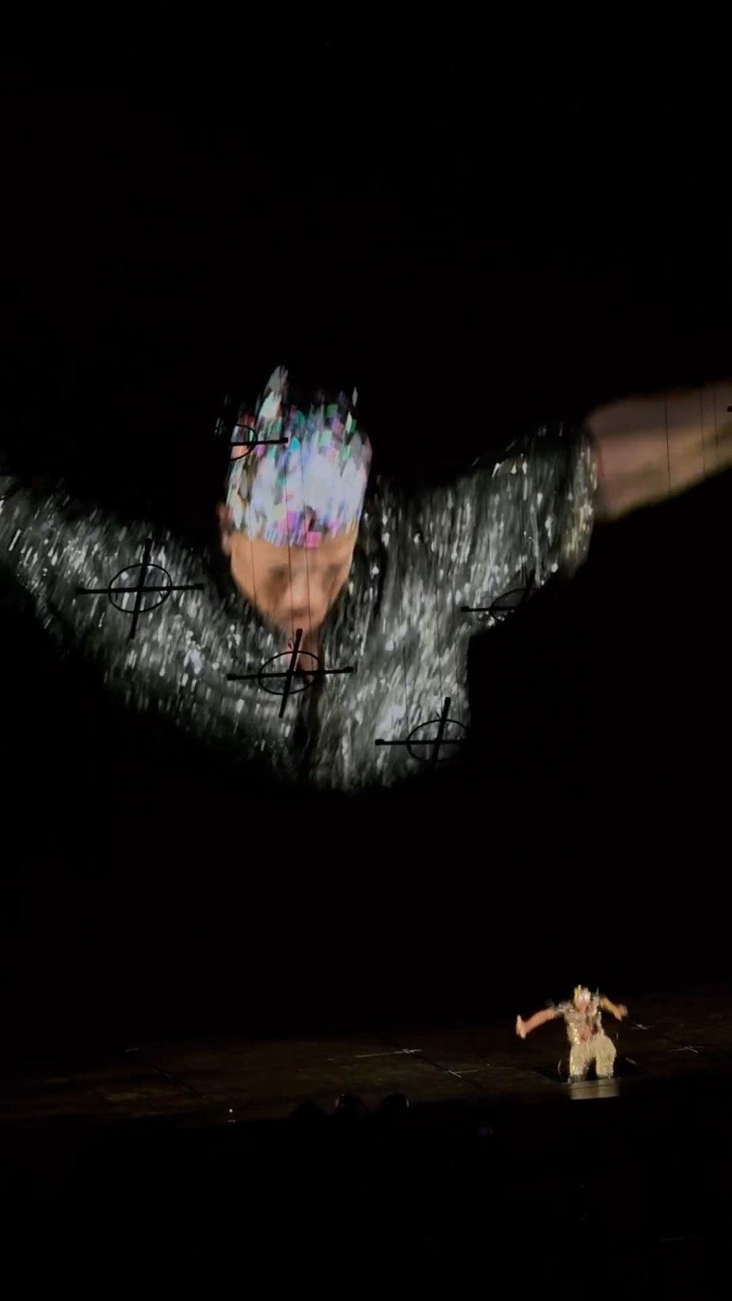 郭富城向后时堕台。 郭富城向后时堕台。