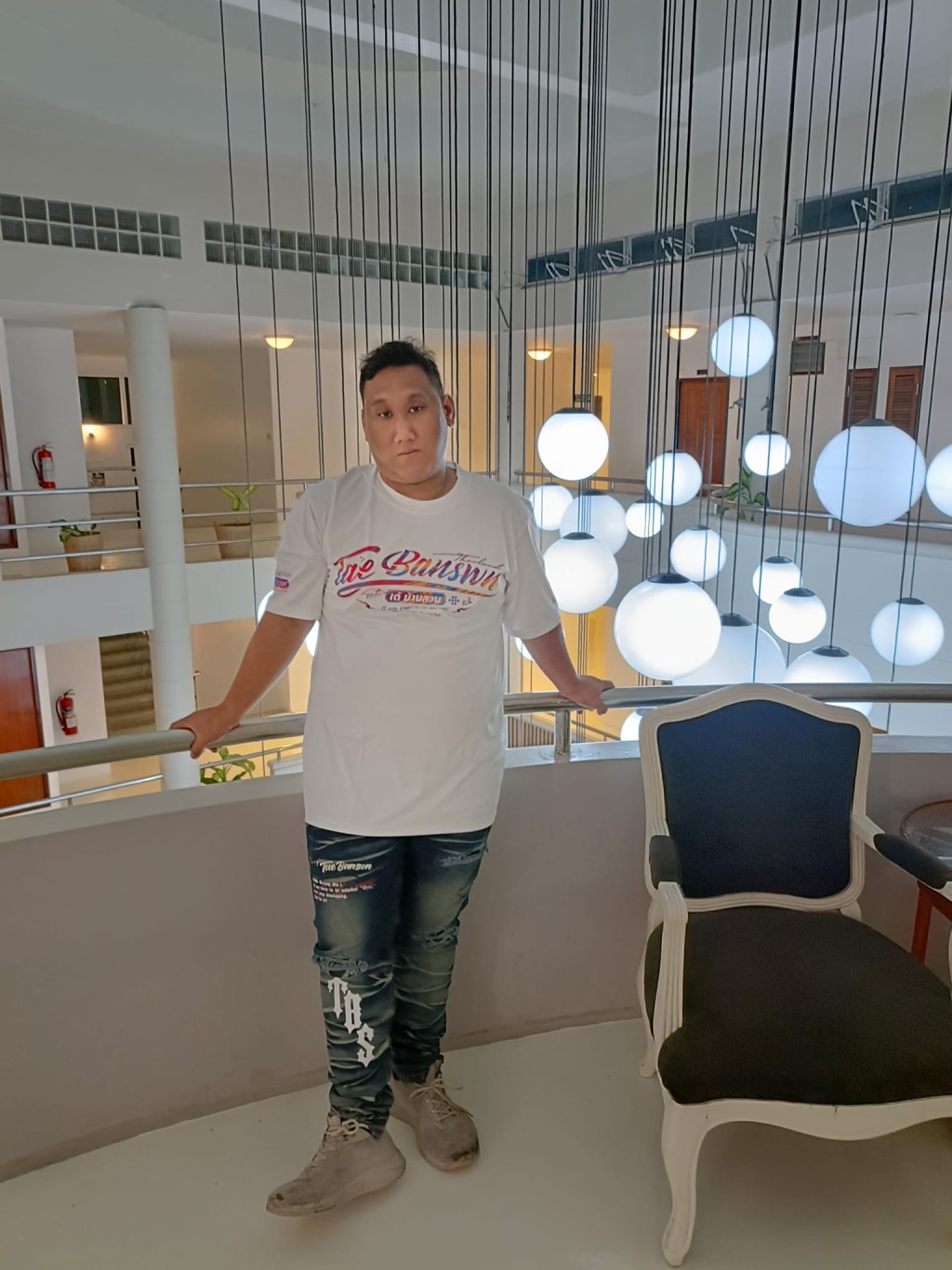 塔纳卡恩由祖母一手抚养成人。Facebook 「แบงค์ เลสเตอร์」 图片 塔纳卡恩由祖母一手抚养成人。Facebook 「แบงค์ เลสเตอร์」 图片