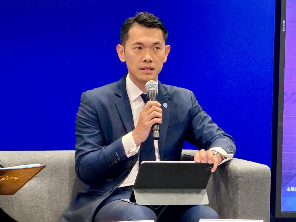 网罪科警司陈纯青提醒市民要仔细留意发件人的电邮地址。 麦键泷摄 网罪科警司陈纯青提醒市民要仔细留意发件人的电邮地址。 麦键泷摄