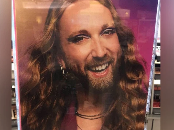 是多元文化还是美丑不分?Shoppers宣传海报引全网狂喷:再也不去! 是多元文化还是美丑不分?Shoppers宣传海报引全网狂喷:再也不去!