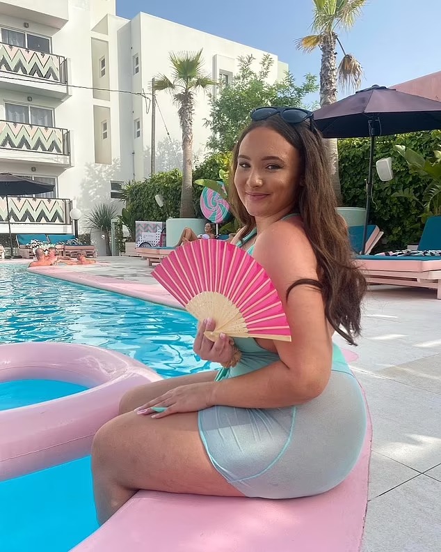 客死异乡的埃博尼。网图