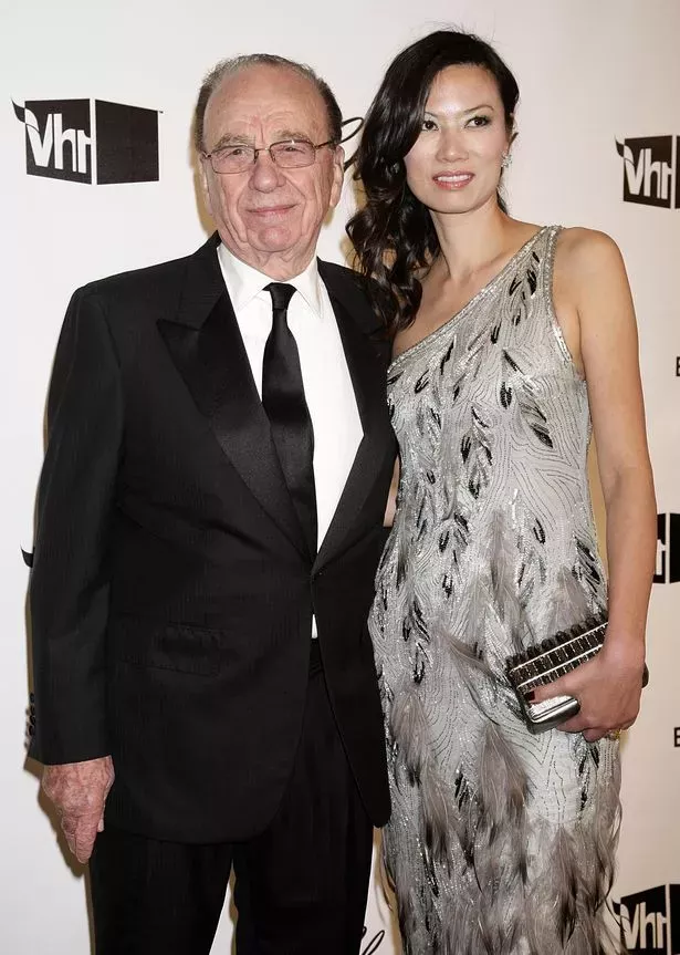 坐拥四合院、和名媛交友，56岁邓文迪如何逆袭