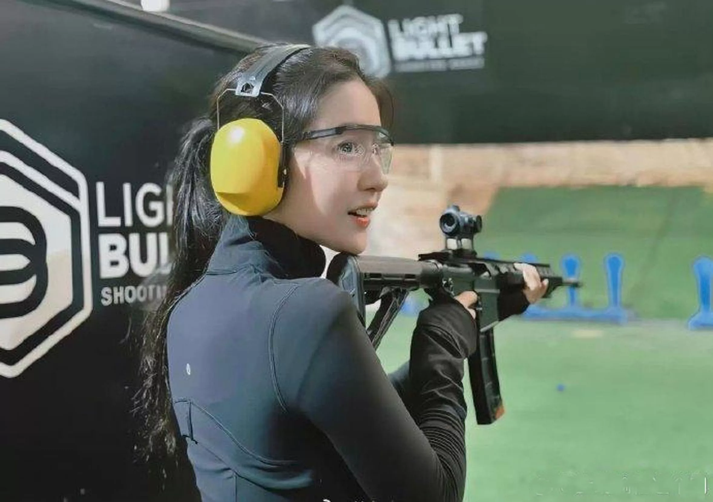 惊传：华为董事长与刘亦菲热恋 全网热议