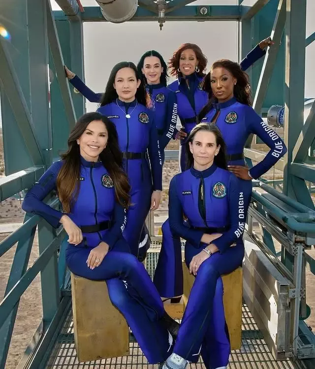 桑切斯全女性太空团：上天也涂口红 紧身喇叭裤&hellip;