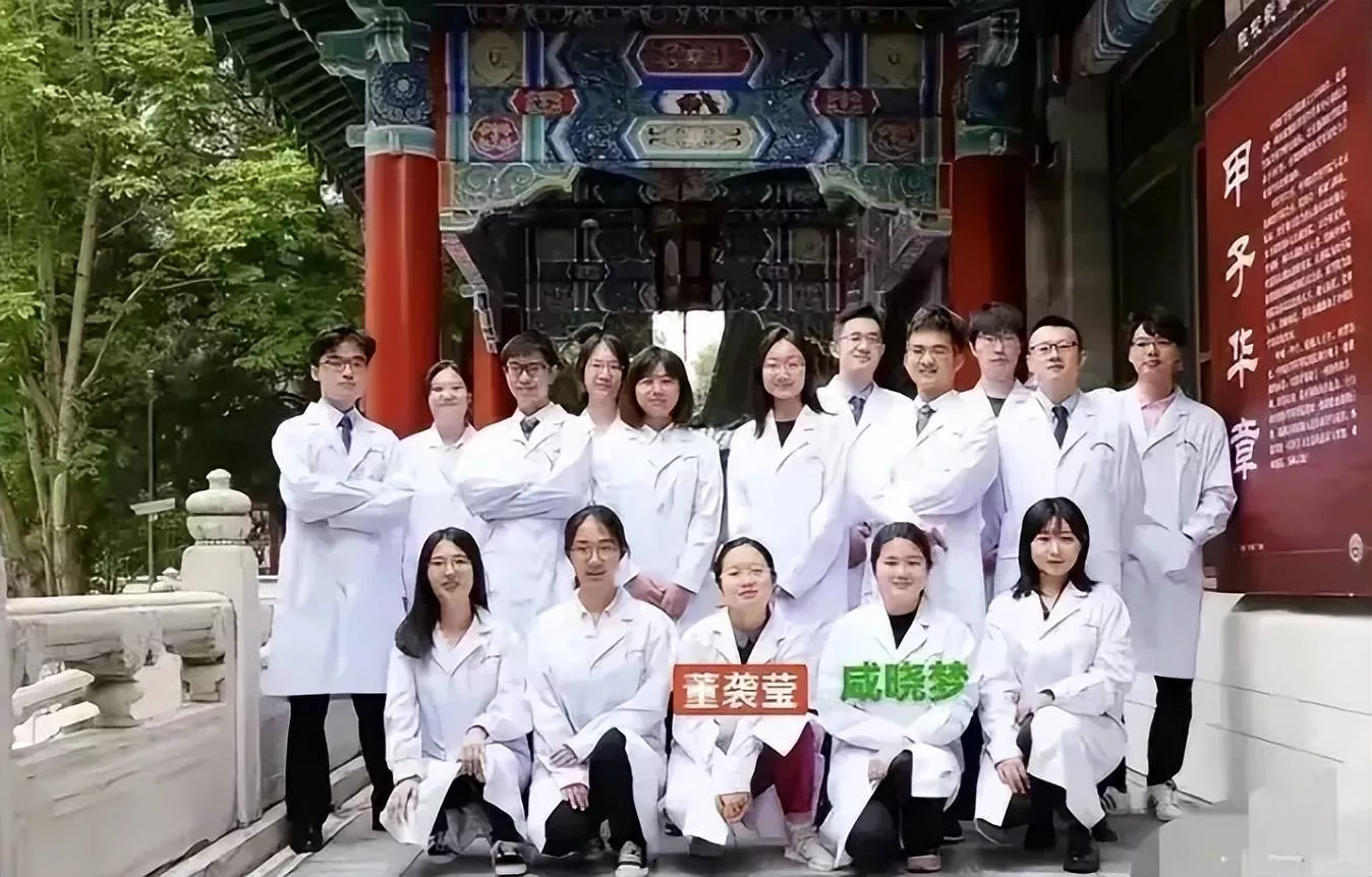 董袭莹的实力不容小觑!4+4项目大合影,稳居c位