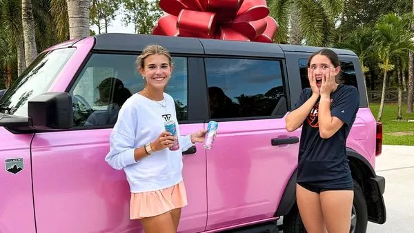 川普18岁孙女宠友不手软！豪送钻石、粉红战车生日礼