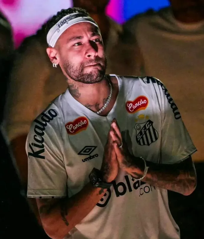 奇！亿万富豪无子 $11亿全部留给足坛巨星 2人从未见面