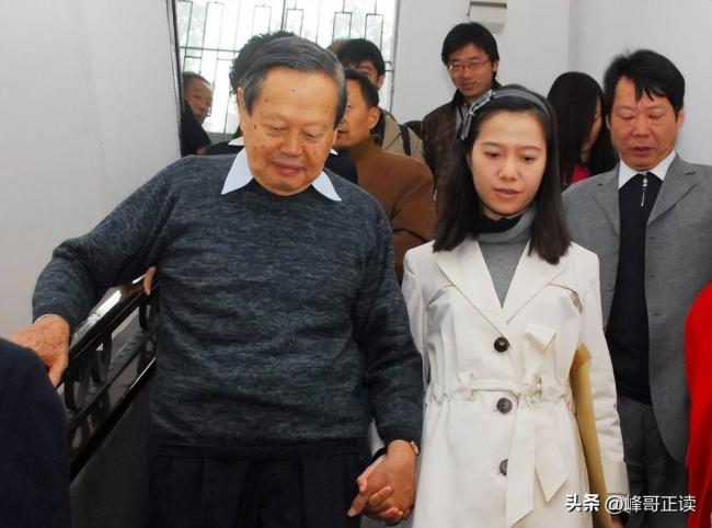 杨振宁与长子的一通电话,暴露了翁帆真实地位 杨振宁与长子的一通电话,暴露了翁帆真实地位