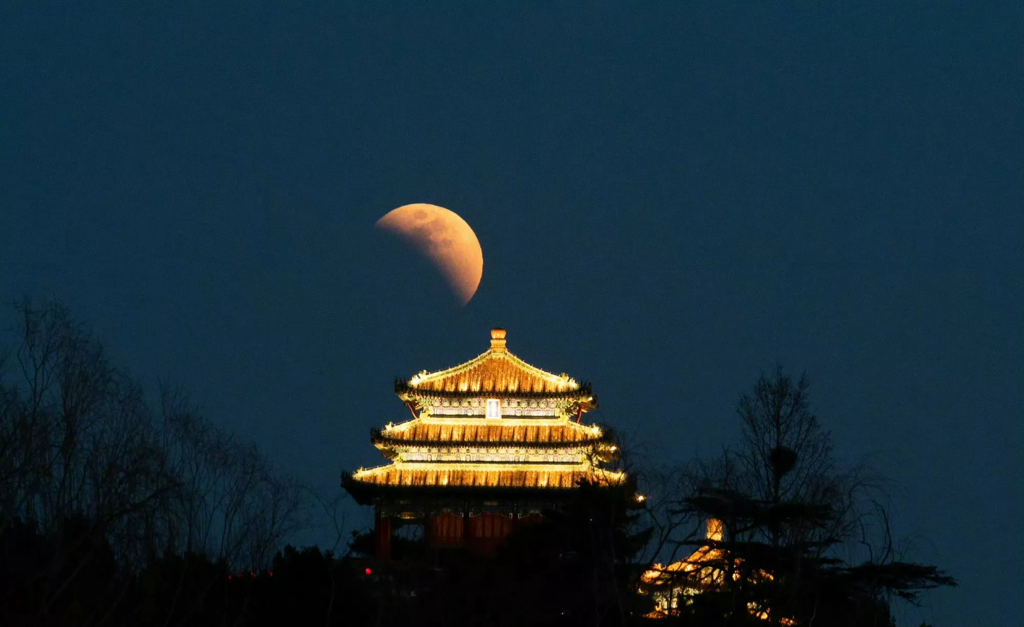 元宵节血月：中国多地上演月全食奇观 下次需再等46年