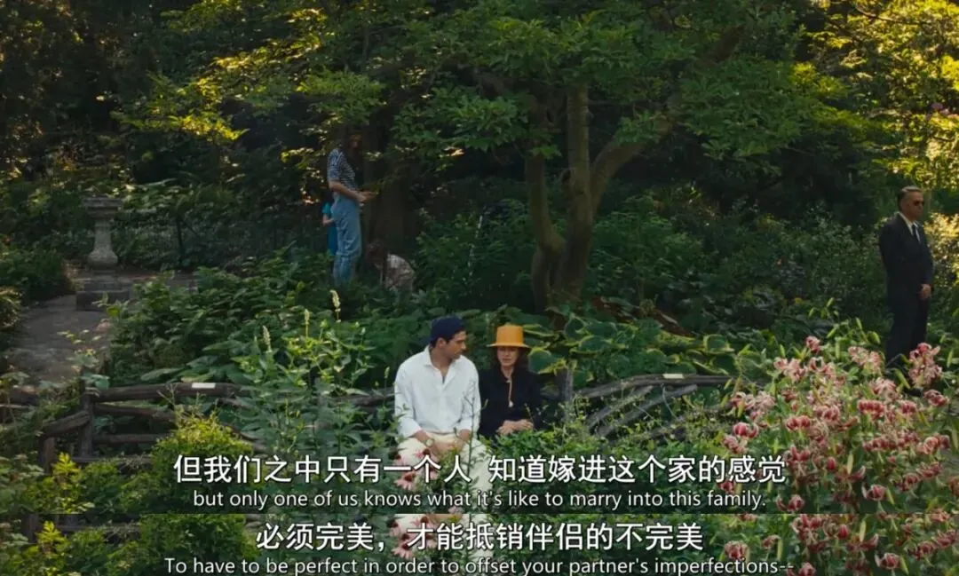 活成了传奇的杰奎琳，也活得很累。（图/《爱情故事：小约翰&middot;肯尼迪与卡罗琳&middot;贝塞特》）