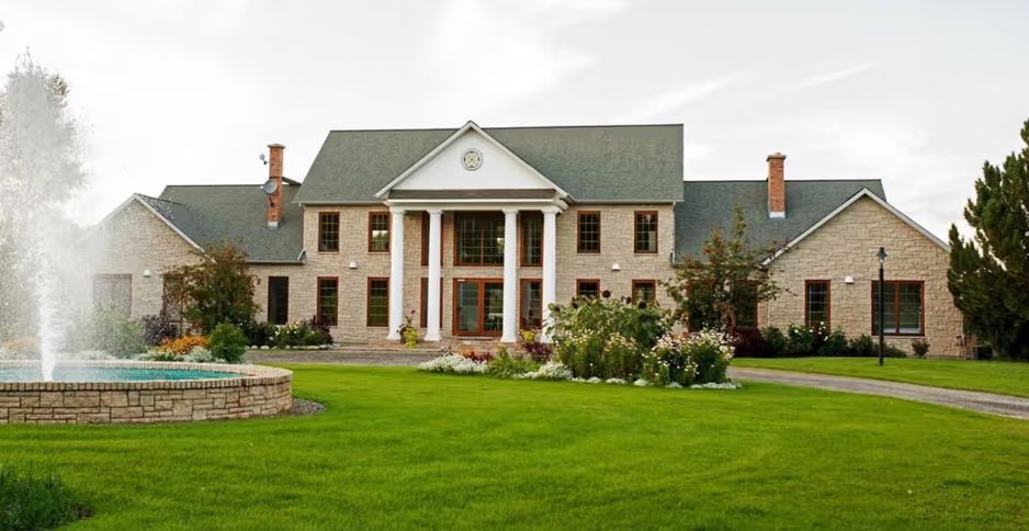 价值980万美元的加拿大落基山庄园，仿佛置身于90年代浪漫喜剧中