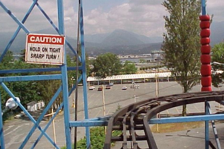 回顾在游乐园开幕周末的著名旋转木马