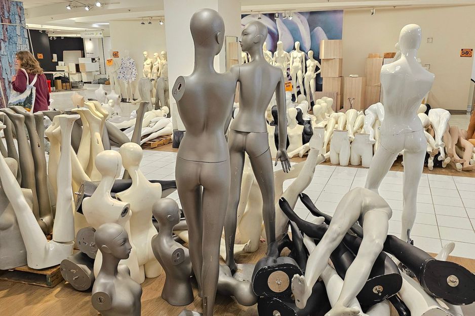 没有尊严：走进哈德逊湾温哥华店最后一周的生活