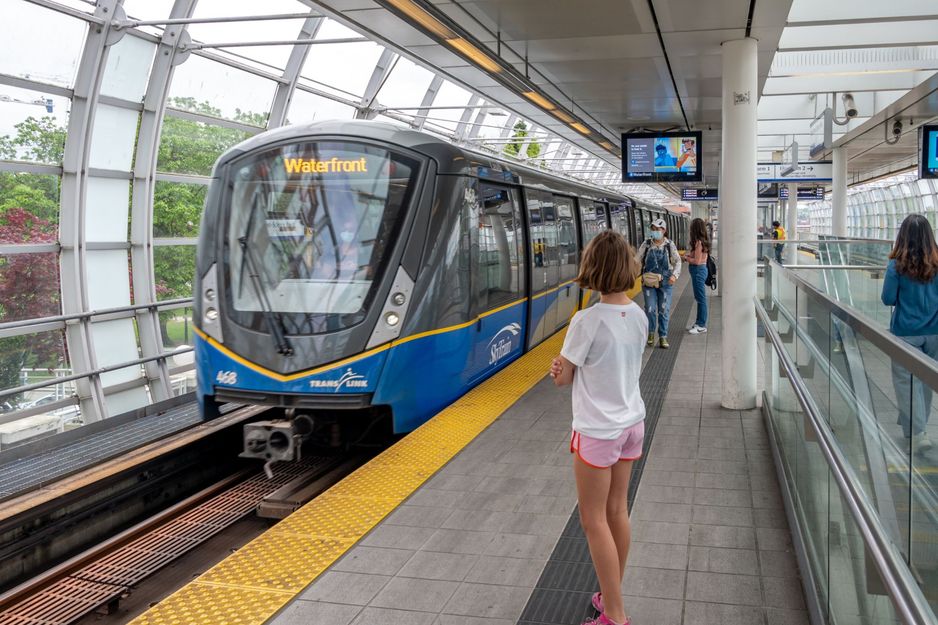 温哥华SkyTrain查票时发现持有上膛Glock的男子