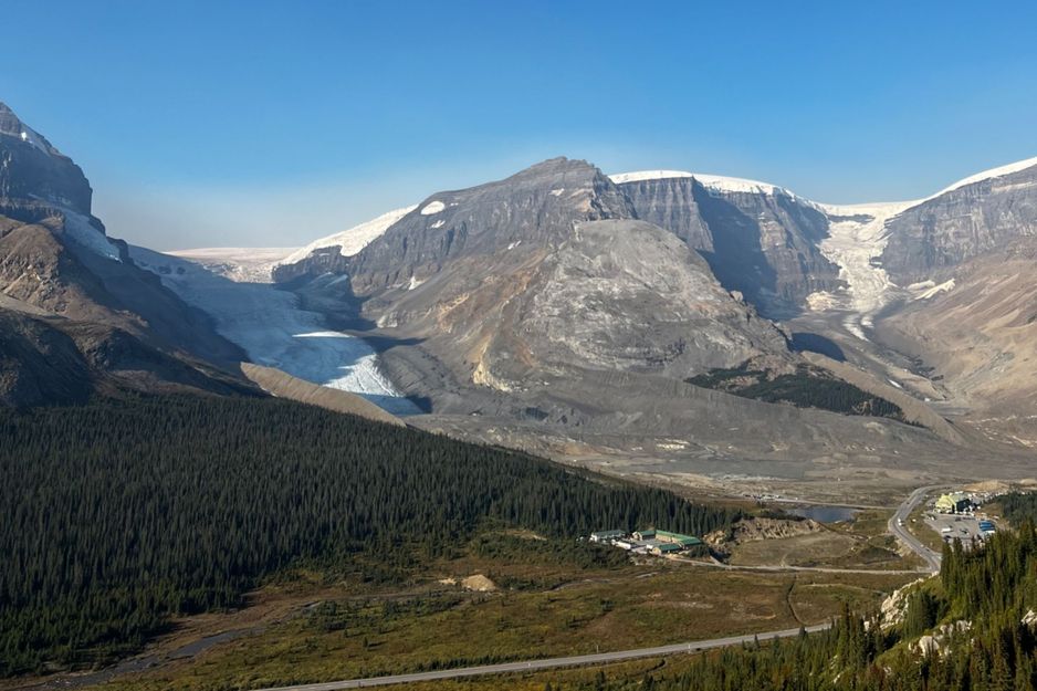 被评为加拿大最佳自驾游路线的一条耀眼之路