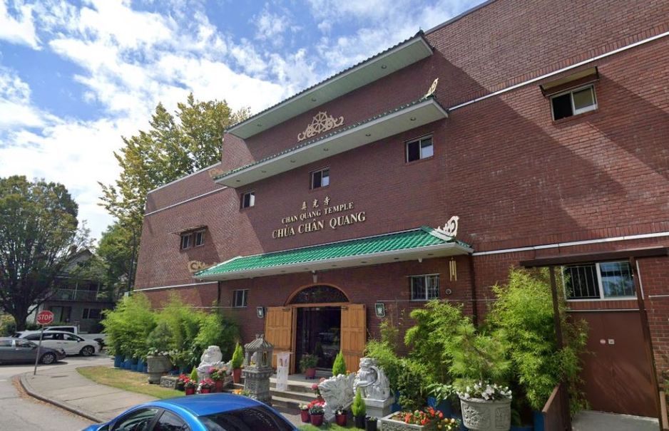 位于温哥华东第一大道的真光寺。(Google Maps © 2025)