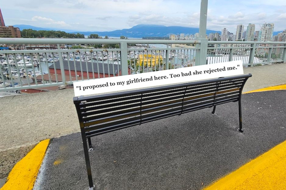 一张位于格兰维尔大桥的长椅，现在成为了温哥华一个非官方的热门旅游景点