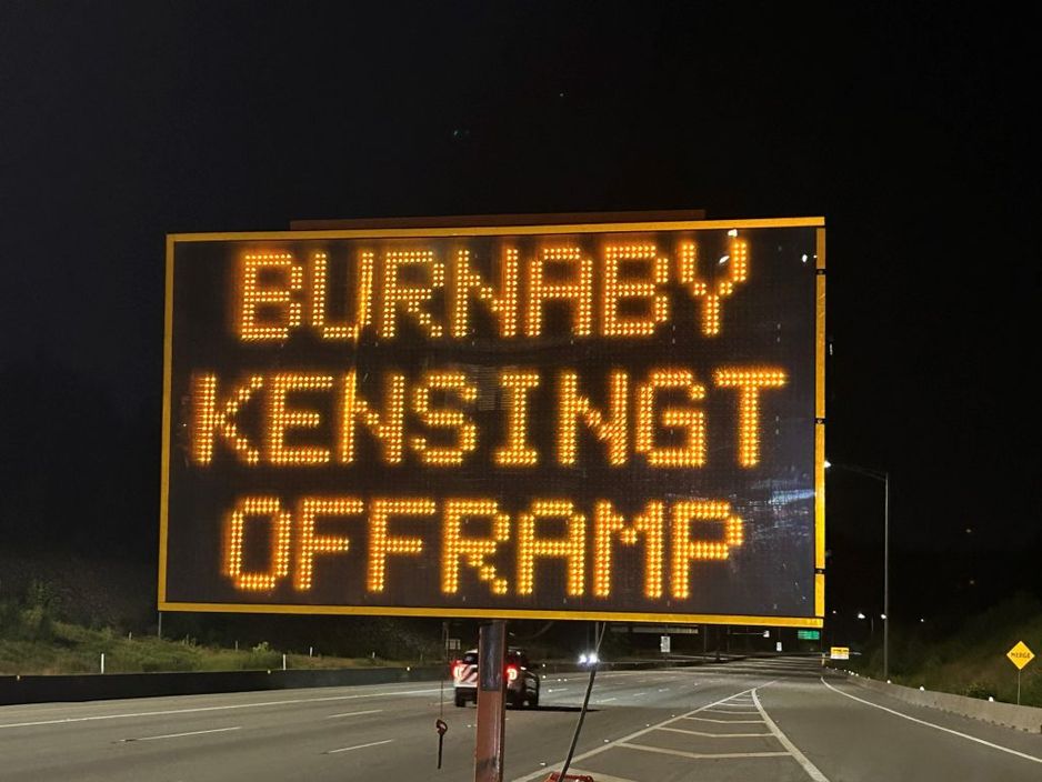 因为工作人员进行道路维修,公路1号西向出口到肯辛顿大道及肯辛顿大道北向一车道将全天候关闭,预计持续两个月。 (Dean Recksiedler / CityNews 图片)