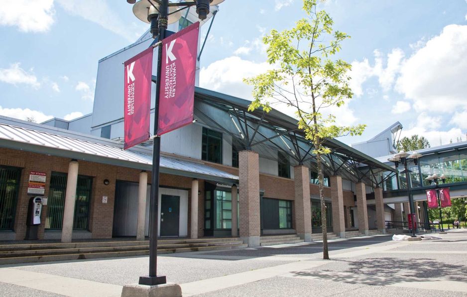 国际学生骤减,BC大学面临更多裁员