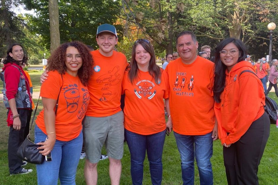 这里可以找到橙色衬衫,庆祝橙色衬衫日