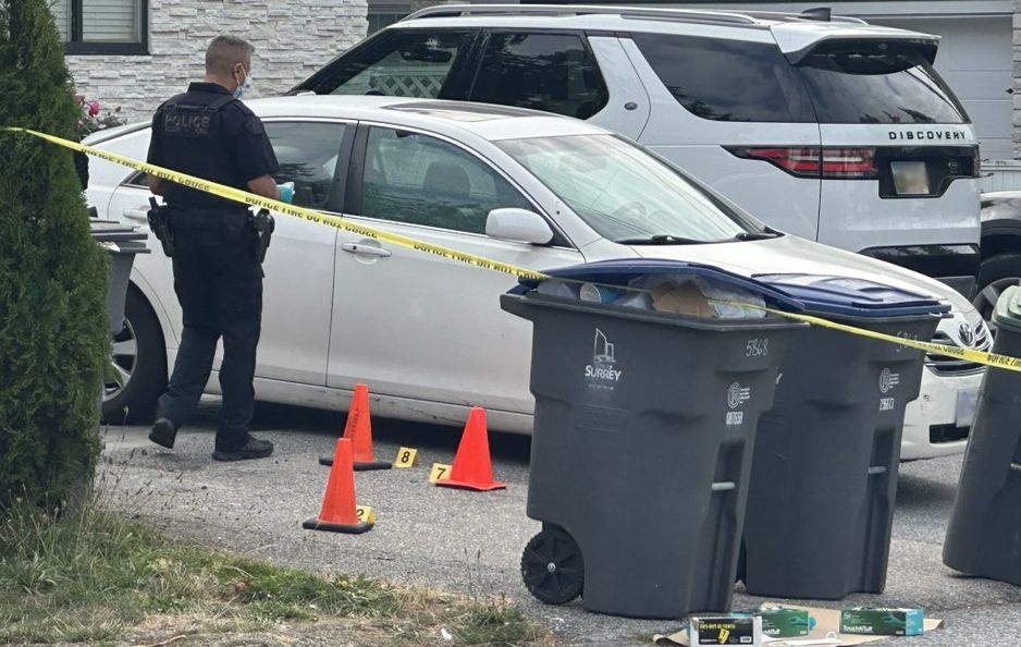 2025年9月8日,警方在素里市一住所外处理枪声报告。(CityNews 图片)