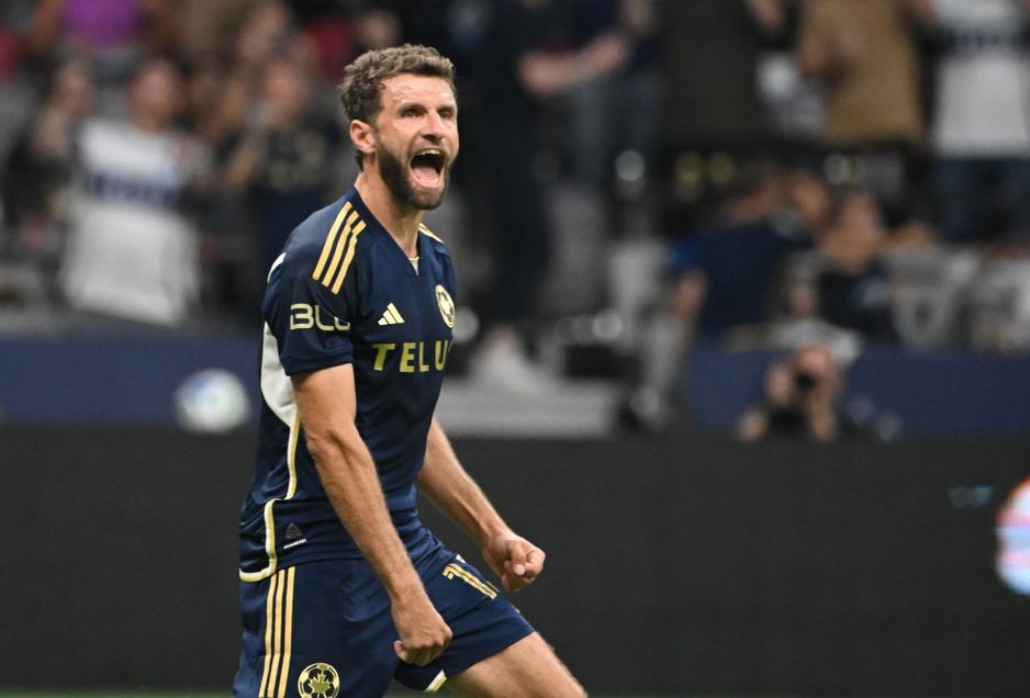 温哥华白帽以创队史最大分差击败对手，锁定季后赛名额