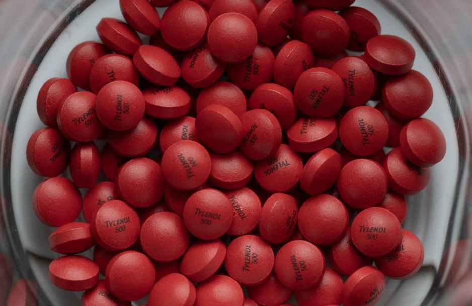 强效泰诺药片,摄于2023年9月12日,地点:加拿大切尔西。加拿大新闻社/阿德里安·怀尔德