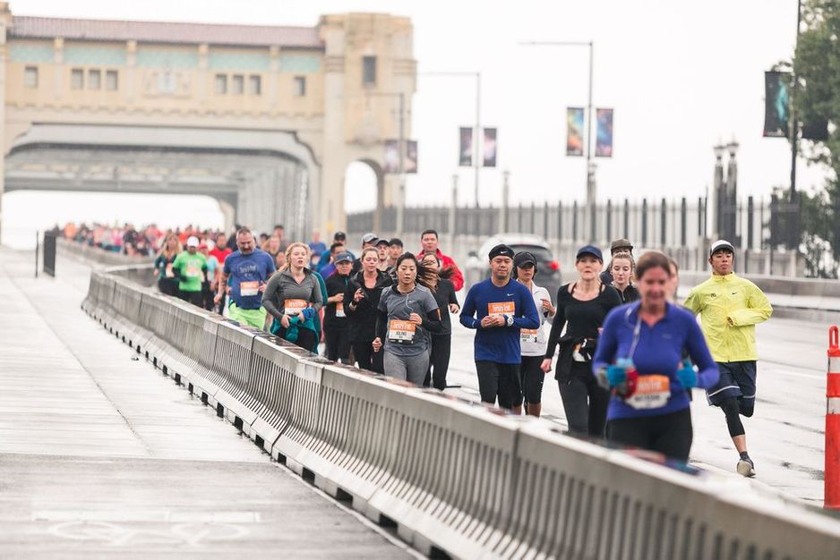 温哥华主要桥梁将在这个长周末因感恩节跑步活动关闭