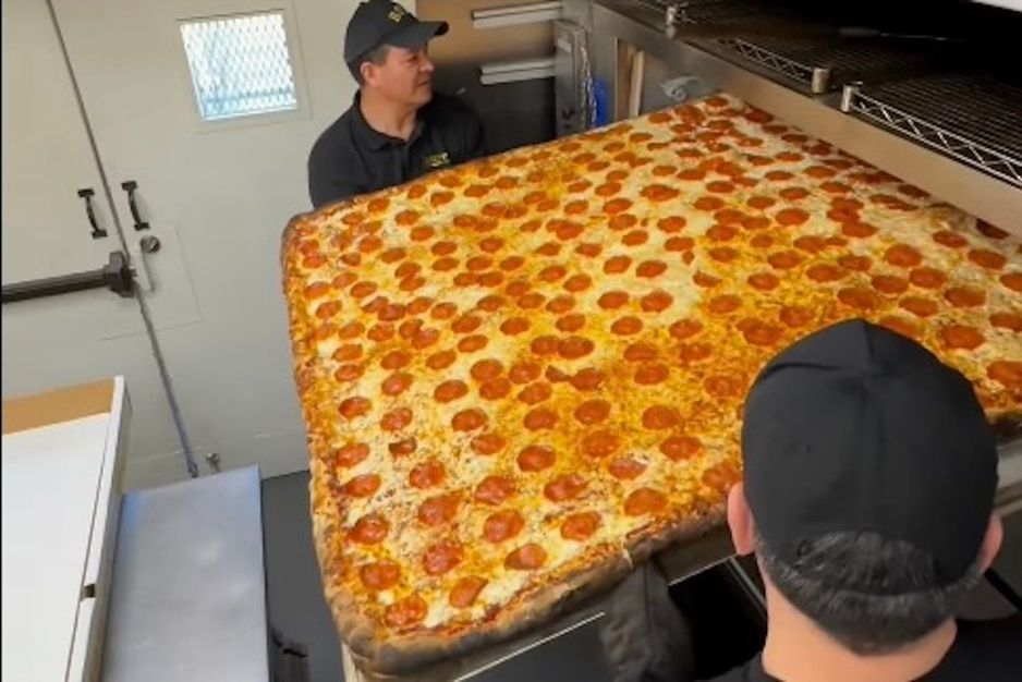 世界上最大的可配送披萨现已在温哥华推出