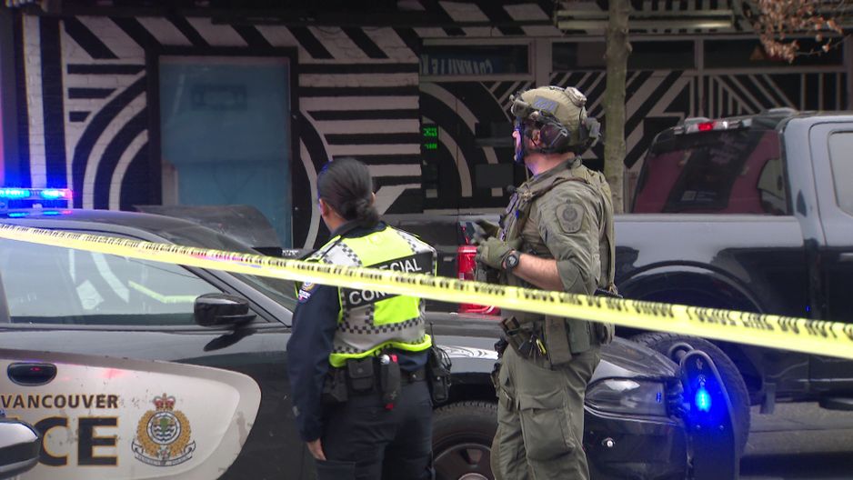 温哥华警方于2026年1月27日出动到格兰维尔街的皇家酒店。 (CityNews 图片)