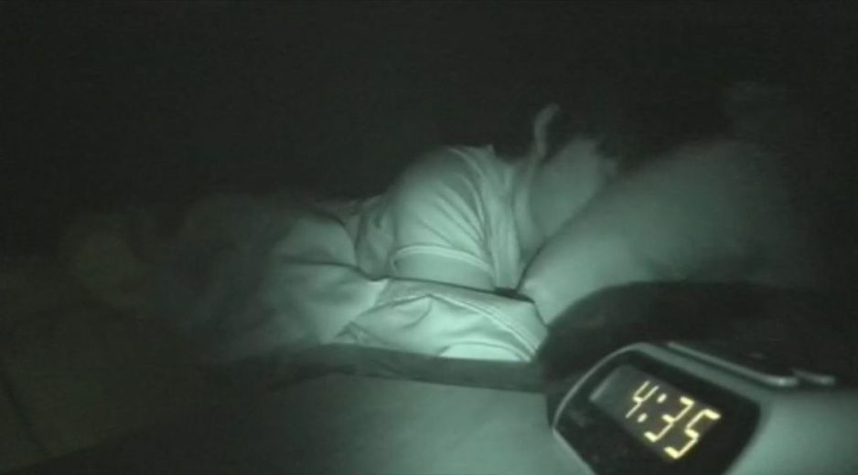 —文件:一个人在深夜努力入睡。(CityNews 图片)